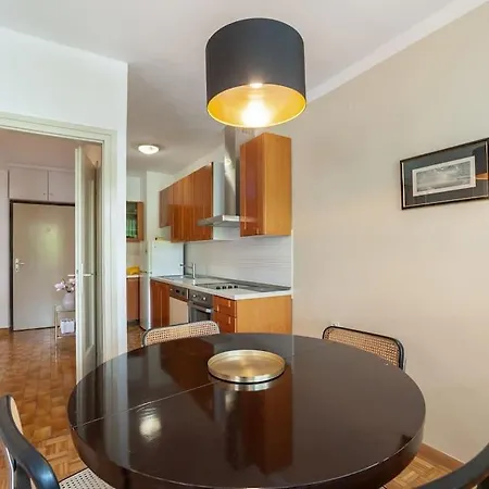 M&m's Place. Beach. Old Town. Free Parking. 86m2. Apartment