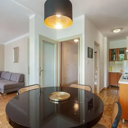 Apartment M&m's Place. Beach. Old Town. Free Parking. 86m2. *
