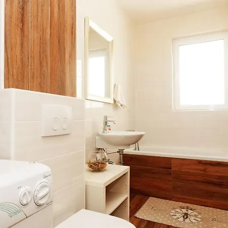 M&m's Place. Beach. Old Town. Free Parking. 86m2. *